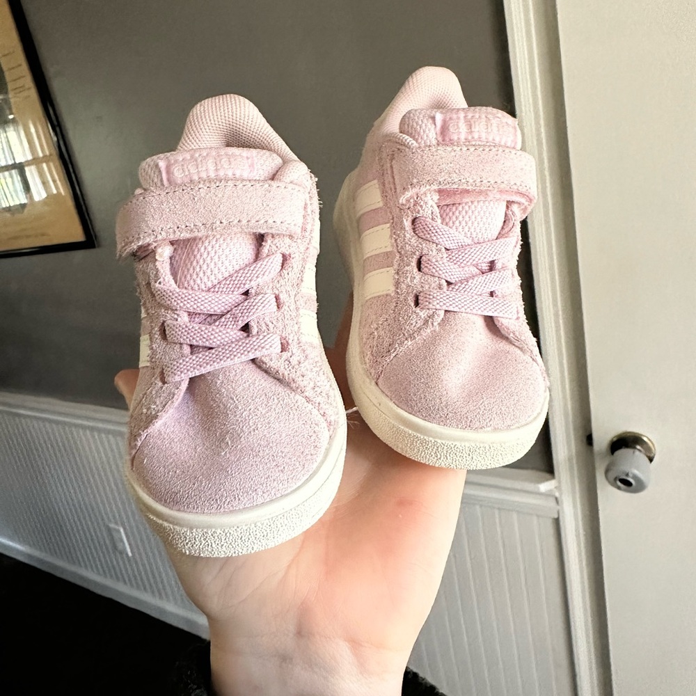 SOLD Adidas Grand Court 00’s Toddler